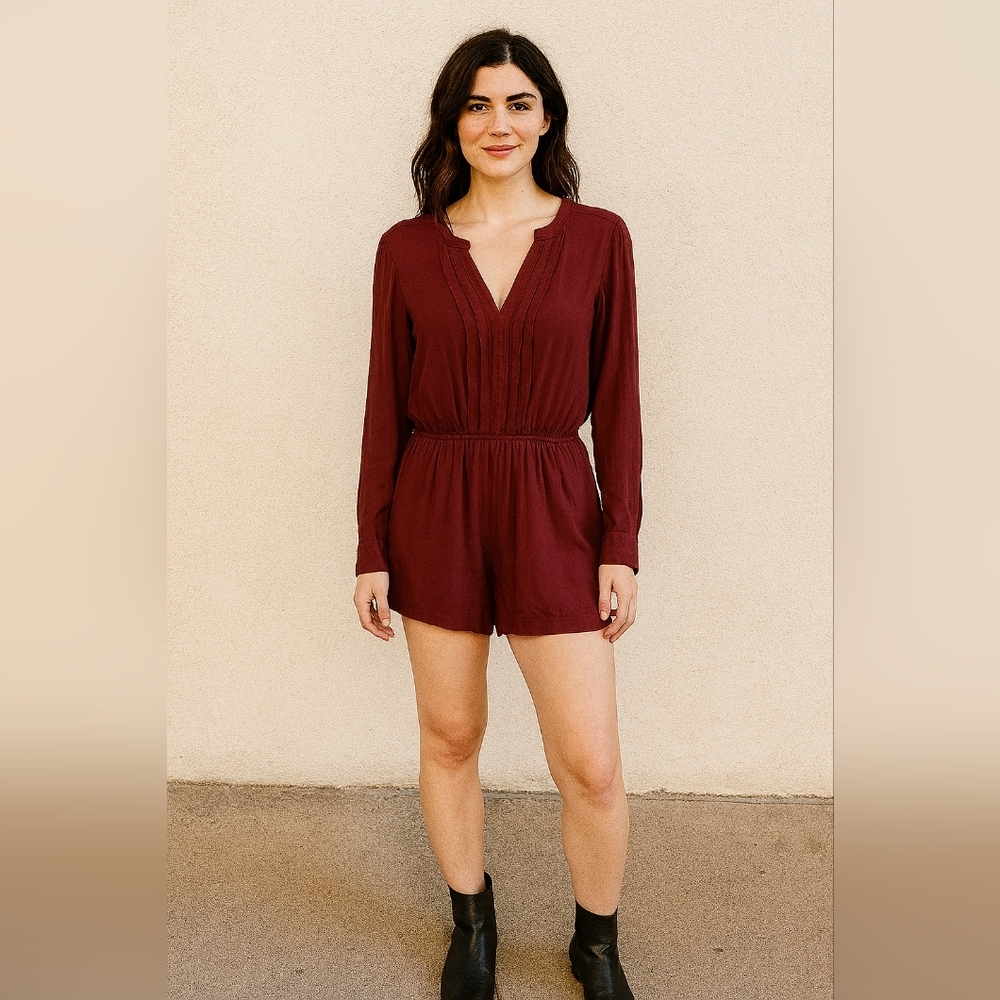 Very J Burgundy Romper M Long Sleeve Zip‎ Back Pockets Pleated Rayon Playsuit